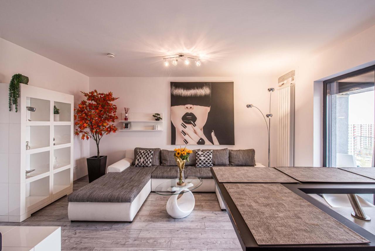 2-Room Penthouse Plaza Residence P1 Bucharest Luaran gambar
